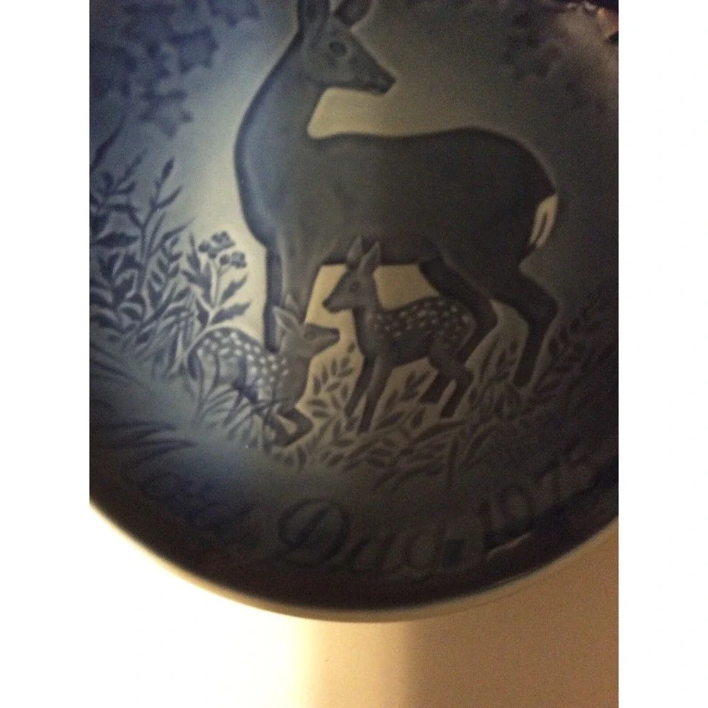 B & G Copenhagen Denmark 1975 Blue White Collector Plate Mother Deer And Fawns